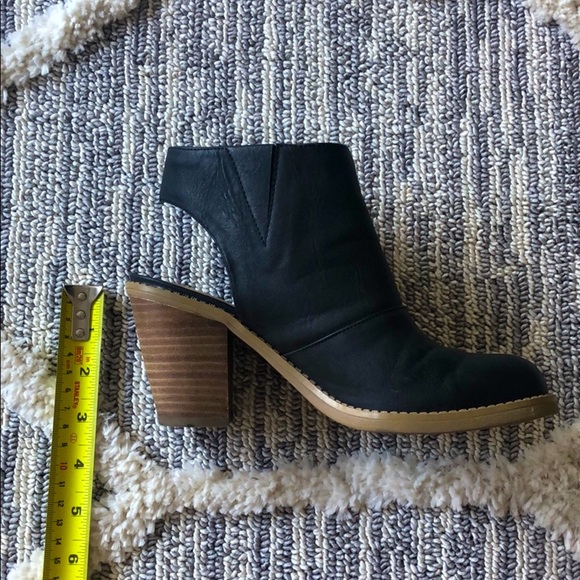 Nine West cut out booties - Picture 3 of 6